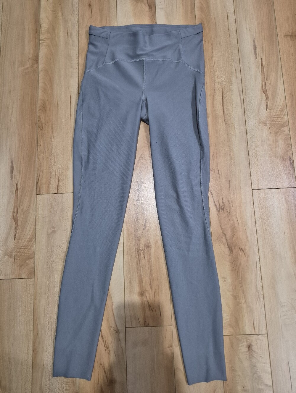 Lululemon women's size 6 gray ankle/cropped leggings